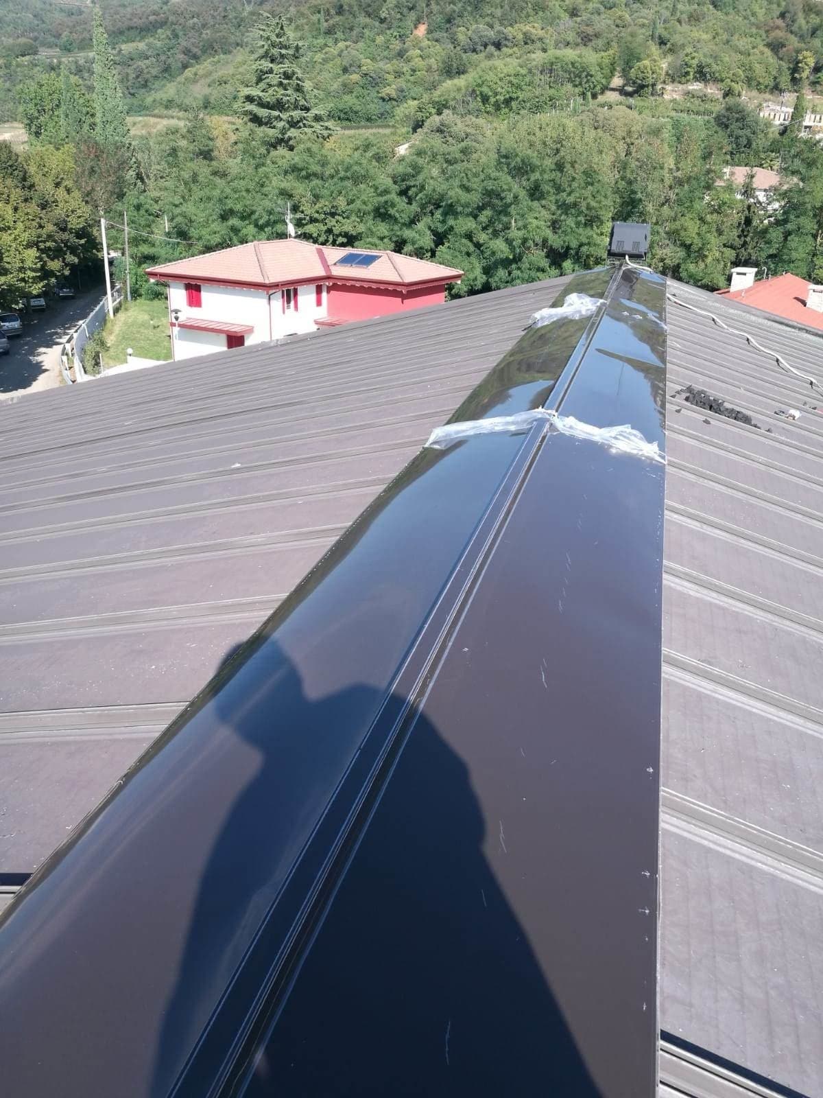 Manutenzione straordinaria colpo tetto del palazzetto dello sport