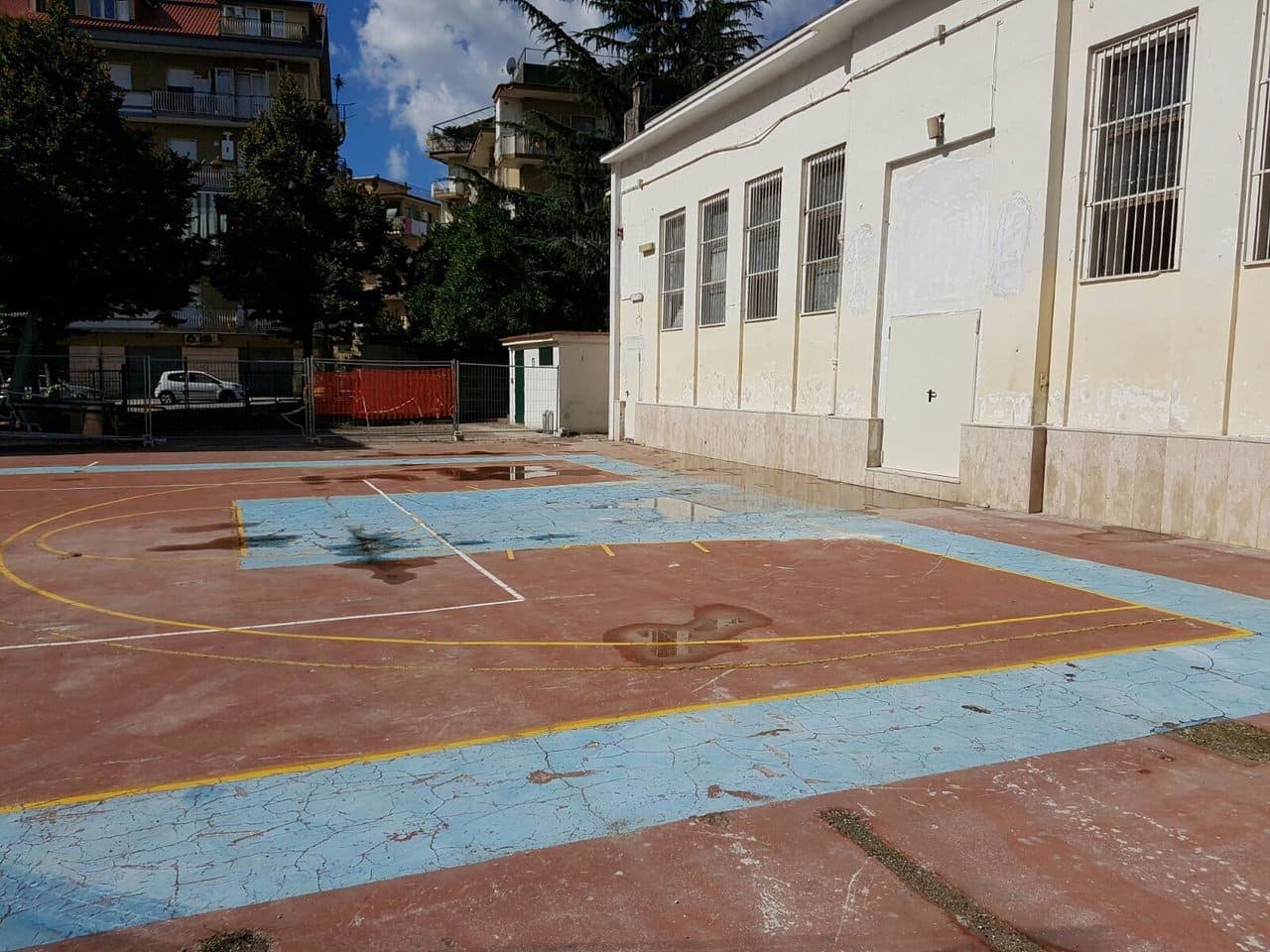 Abbattimento e ricostruzione di un solaio del tetto del refettorio scolastico della scuola Antonio De Curtis